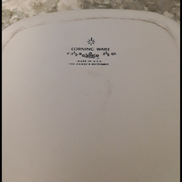 CORINGWARE Vintage Casserole - Picture 3 of 3